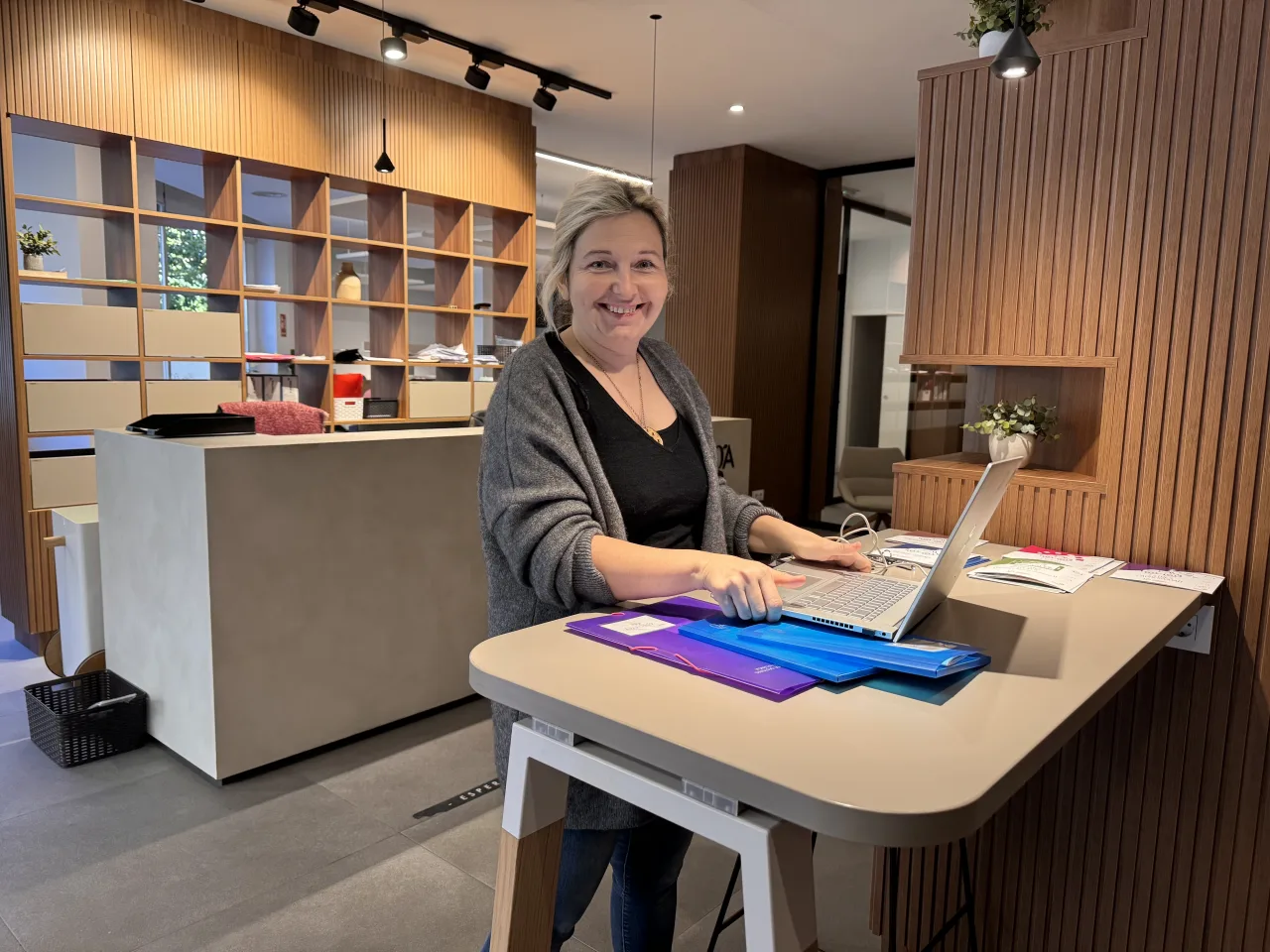 Elena Alonso Volostnova at her gestoría office in Valencia, Spain