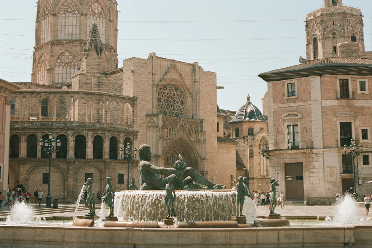 American retirees enjoying Spanish plaza life on a Non-Lucrative Visa